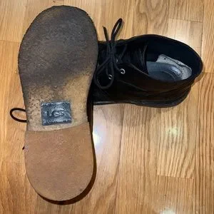 UGG S/N 3275 - Black - Men’s Size 9 Men UGG Australia Leighton Chukka Black Leather Boots S/N  main image 4